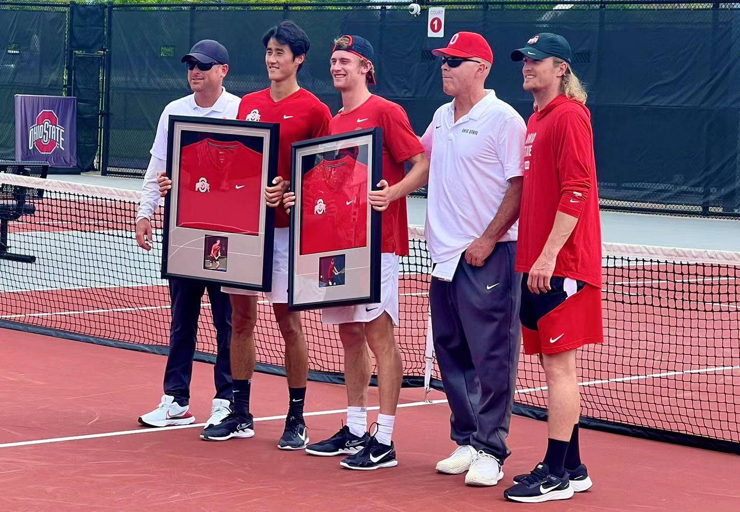 关于詹姆斯在日本队比赛中出色防守，出色防守引发热议！赢得满堂喝彩的信息