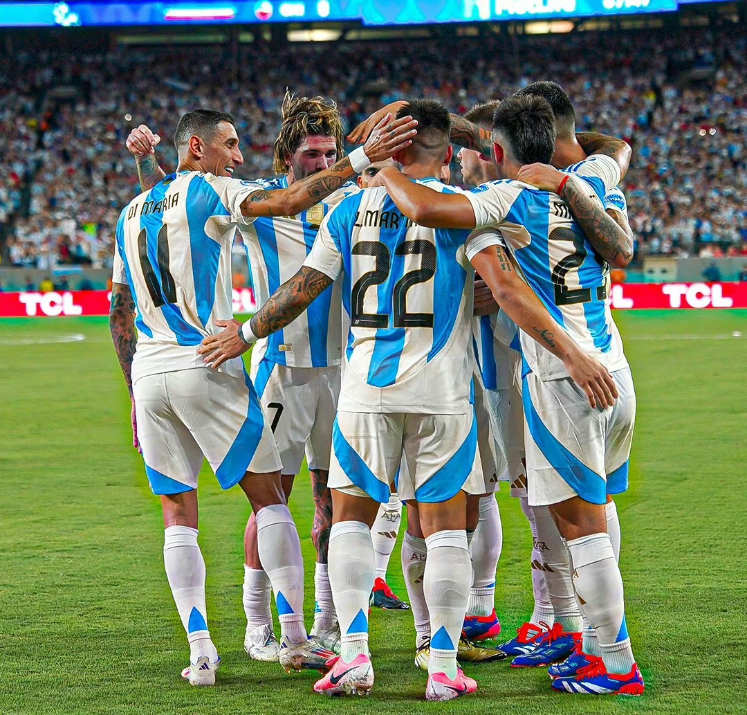 赛前德甲焦点战,塞维利亚回应争议,媒体盛赞,球探报告显示潜力 赛前德甲焦点战,塞维利亚回应争议,媒体盛赞,球探报告显示潜力